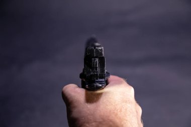 POV el silah hedefleyen el