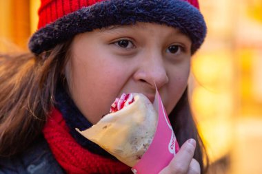 Krep yeme Asya Amerikan kız