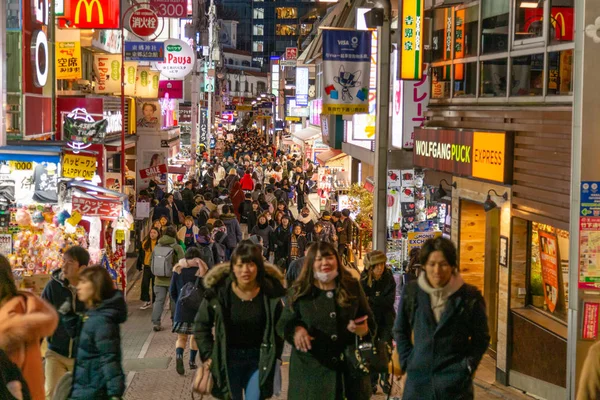 2019 東京都 不明の人が有名な日本のコスプレ ファッションの街 原宿の竹下通り散策 — ストック写真