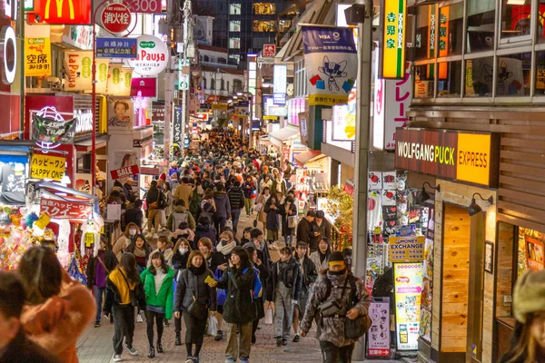 2019 東京都 不明の人が有名な日本のコスプレ ファッションの街 原宿の竹下通り散策 — ストック写真