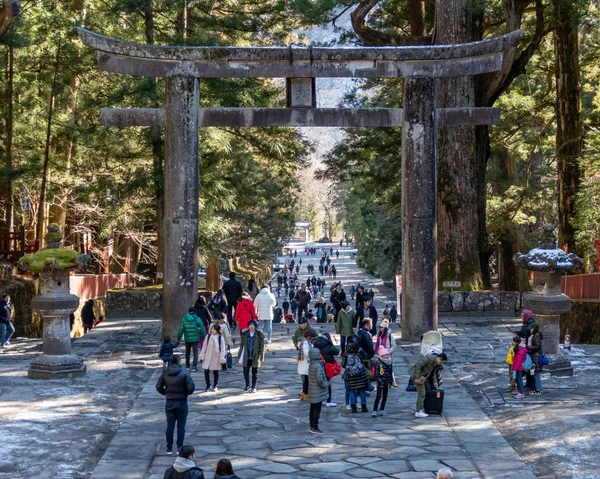 Nikkō, Japan - 2 februari 2019: Människor vandrar genom Ishidori — Stockfoto