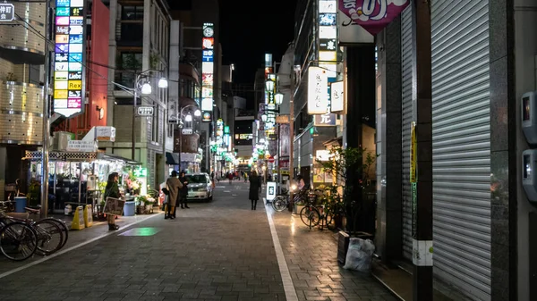 門前仲町、上野、多くのクラブと飾り窓の人々、 — ストック写真