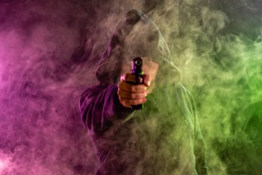 Adam siyah hoodie Puan tabanca