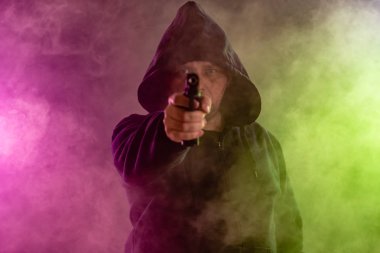 Adam siyah hoodie Puan tabanca