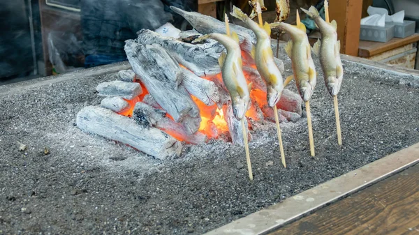Peixes de iwana ou yamame grelhados — Fotografia de Stock