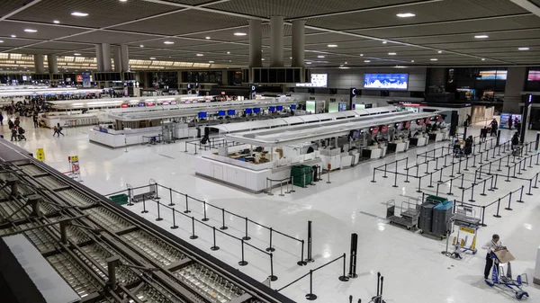 Neidentifikovaný národ cestuje na mezinárodním letišti Narita v do Stock Obrázky