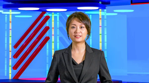 Γυναικείο ασιατικές ειδήσεις παρουσιαστή στο εικονικό στούντιο TV, Αρχική des — Φωτογραφία Αρχείου