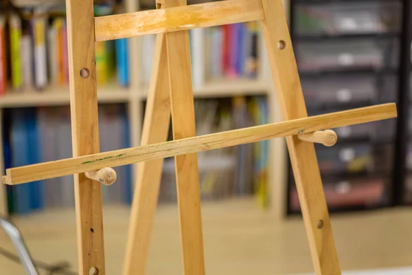 Closeup of easel in classrooom — Stock Photo, Image