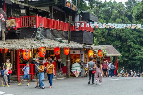 Reizigers bij Xitou monster Village — Stockfoto