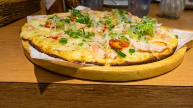 İnce kabuklu tavuk biber pizza