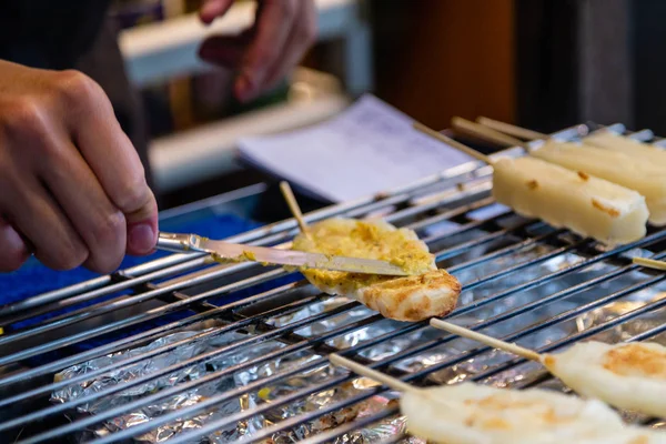 Bola de arroz japonês na sobremesa stick — Fotografia de Stock