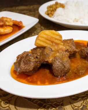 Tabakta Myanmar kuzu köri