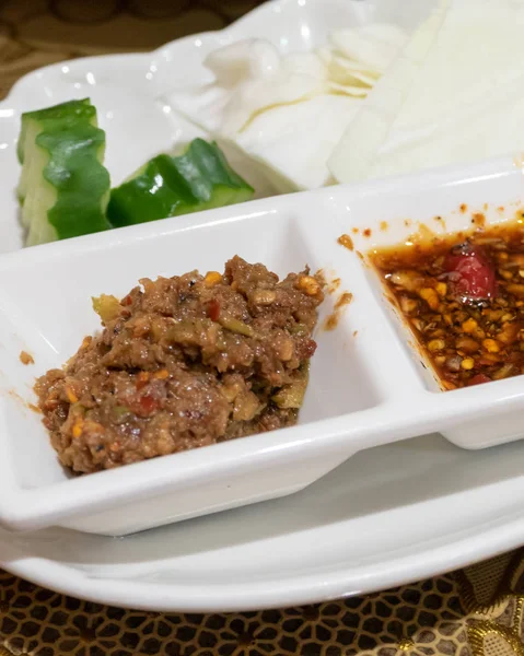 Burmesische fermentierte Dip-Saucen in Dip-Schalen — Stockfoto