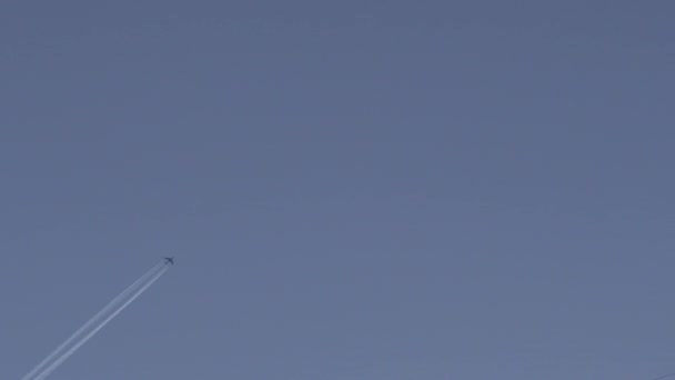 Avioane Comerciale Mari Traversează Cerul Cea Mai Mare Altitudine Zbor — Videoclip de stoc