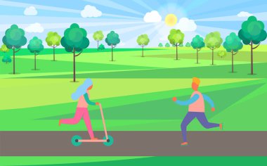 İnsanlar tekme Scooter ve Park paten silindirler