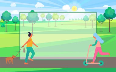 Kız tekme Scooter ve kadın ile köpek park