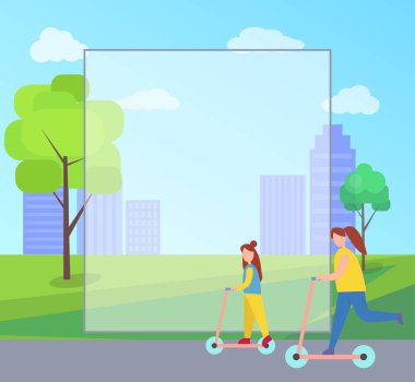 Anne ve kızı binme scooter Şehir Parkı