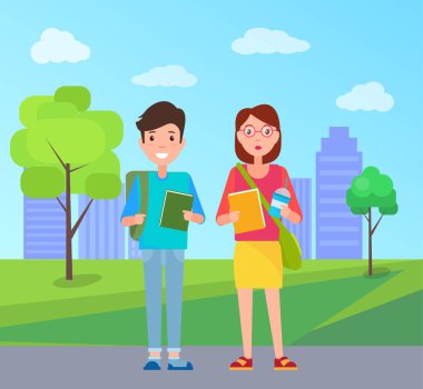 Erkek ve kız kitap, mutlu öğrenciler, binalar