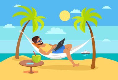 Hamak defter, tropikal kokteyl üzerinde yatan adam