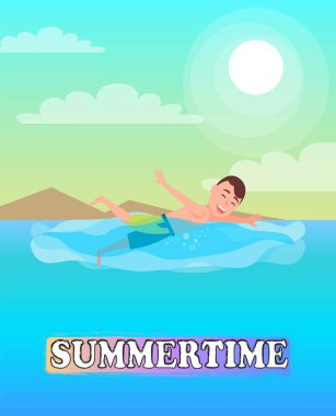 Yüzme spor aktivitesi, adam mavi denizde yüzüyor