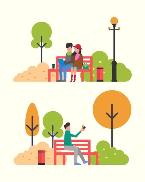 Pareja sentada en Autumn Park en el banco con cuaderno — Vector de stock