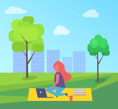 Dinlenme parkı karikatür halıya oturup kız