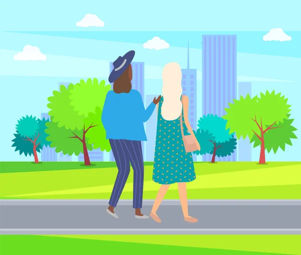 妇女后视图步行在城市公园, 树草 — 图库矢量图片