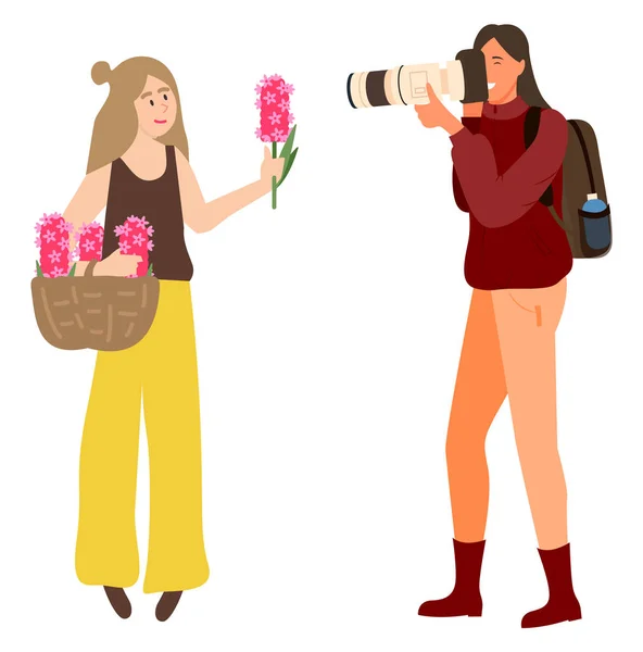 Fotosession, Frau hält rosa Blume in der Hand — Stockvektor