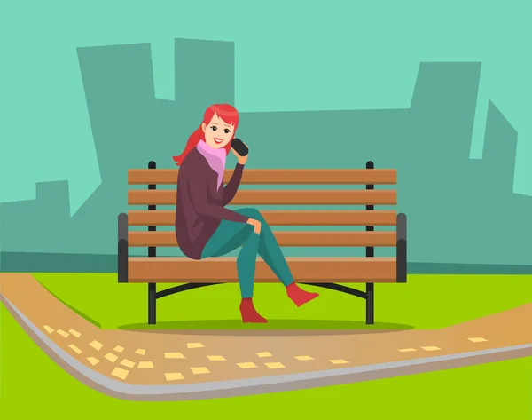 Mujer hablando por teléfono sentada en el vector del parque — Vector de stock