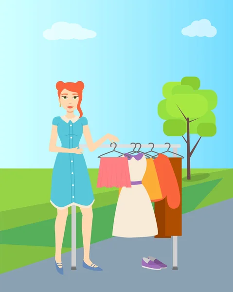 Menina vendendo roupas de segunda mão, venda de garagem — Vetor de Stock