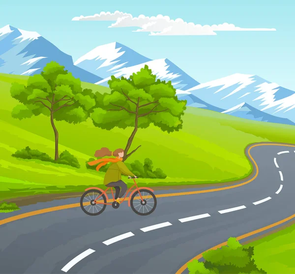Mulher andar de bicicleta na estrada de asfalto perto de árvores verdes, colinas em montanhas nevadas fundo — Vetor de Stock