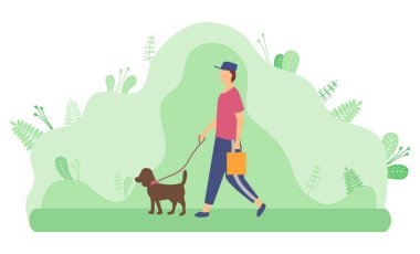 Parktaki ormanda köpekle yürüyen bir adam yaz bahçesinde tasmalı bir köpeği tutar ve yürütür.