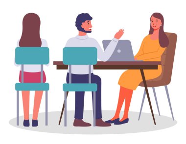 Ofis çalışanları. İş arkadaşları. Meslektaşlar proje takım çalışmasını tartışırlar. Ofis çalışanları iş ve iletişim