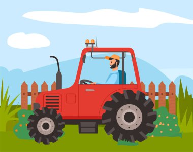 Çiftçi traktör sürüyor. Kırsal çitler, çimenler, çalılar. Tarım, hasat. Traktörde tarım kendi kendine yetebilme