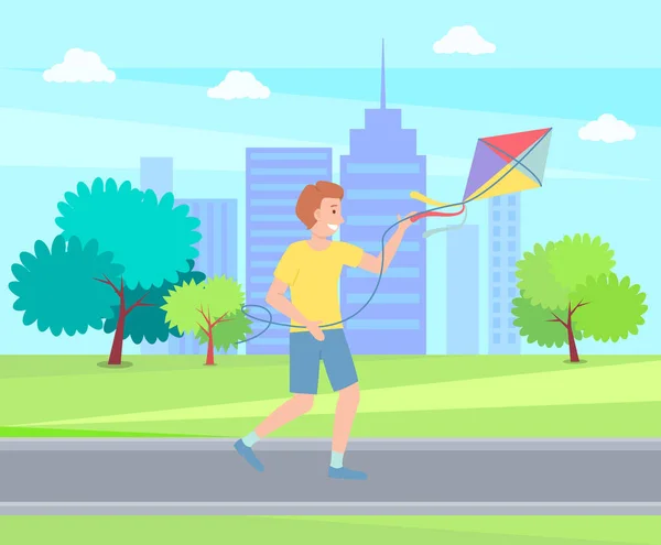 Jouer garçon avec cerf-volant courir dans un parc urbain à l'arrière-plan des bâtiments de la ville, activités de loisirs en plein air — Image vectorielle