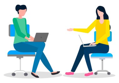 Çalışma arkadaşları, takım çalışması, ofis çalışanları koltuklarda oturup tartışmalar.