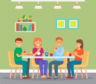 Mutlu arkadaşlar fast food yiyor, kafeteryada oturuyor, hamburgerler, patates kızartmaları, gazoz, sosisli sandviç