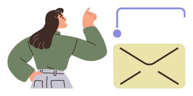 Kendine güvenen bir kadın, e-posta zarfı simgesine yukarıdan haber vererek işaret ediyor. İletişim için ideal, e-posta pazarlama, bildirim uyarısı, dijital bağlantı, bilgi paylaşımı, kullanıcı