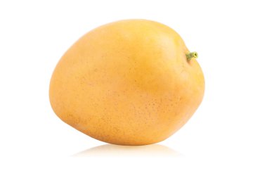 Beyaz arkaplanda sarı mango izole edilmiş
