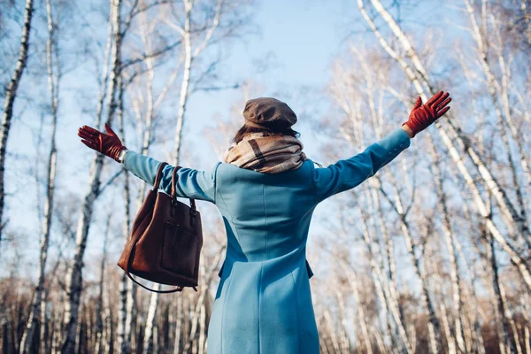 Blye sonbahar ceket genç güzel kadın portresi. Moda fotoğrafı.
