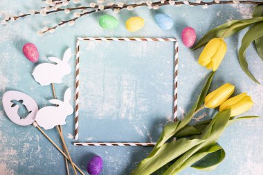 Paskalya. Renkli arka plan. Noel süsleri. Paskalya arka plan.