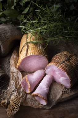 Kırsal domuz sosisi. Geleneksel jambon. Geleneksel tarifi