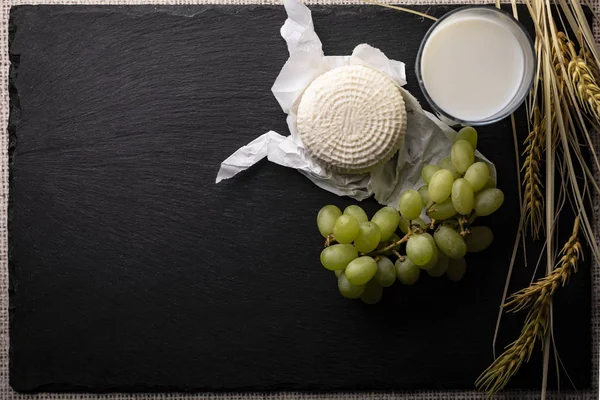 Shavuot. Jüdisches Grünfest, Erntedankfest. traditioneller jüdischer Feiertag — Stockfoto