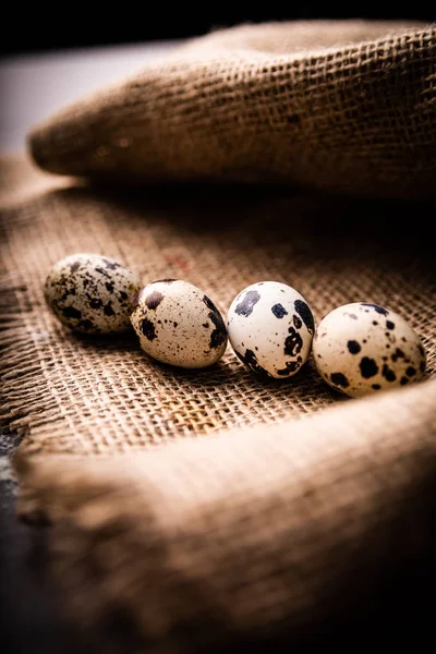 Ekolojik bıldırcın yumurtası, yumurtaların doğal bileşimi