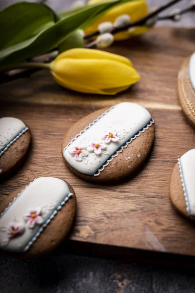 Easter butter cookies with icing. Traditional household — Stock Photo, Image