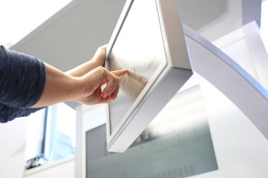 Yazıcı. Yazıcı kontrol panelini destekler, yazdırma işlemini denetler