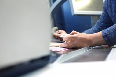 Ofset baskı. Yazıcı çıktıyı denetler