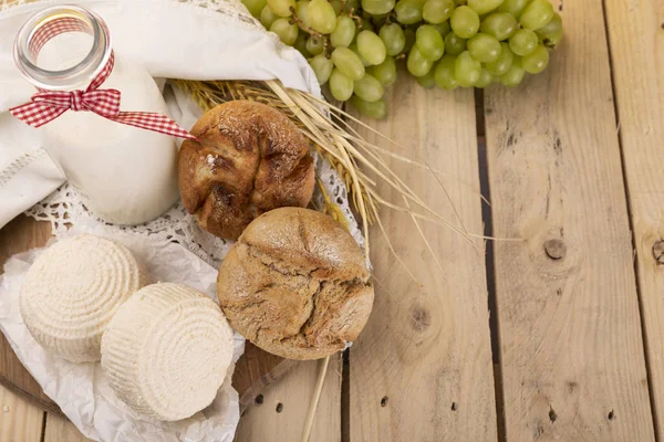 Shavuot. Jüdisches Grünfest, Erntedankfest. traditioneller jüdischer Feiertag — Stockfoto