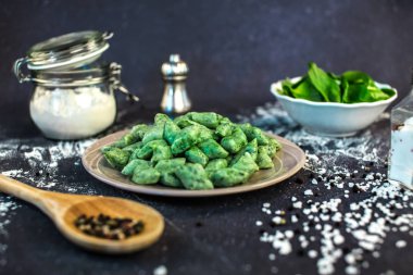 Ispanak ile yeşil köfte, sağlıklı besleyici mutfağı