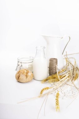 Shavuos, süt ürünleri ve meyveler. Geleneksel Yahudi tatili